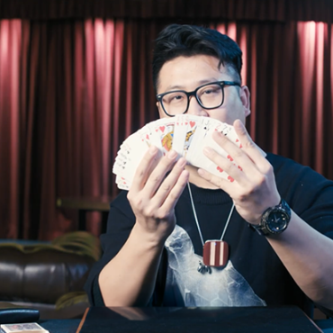 The Right Bill by Wang Zhe & Bacon Magic